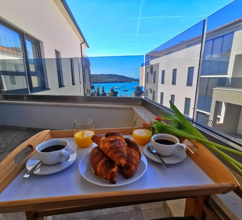 Black Pearl - Luxury Seaside App With Pool & Bbq, Istra Banjole