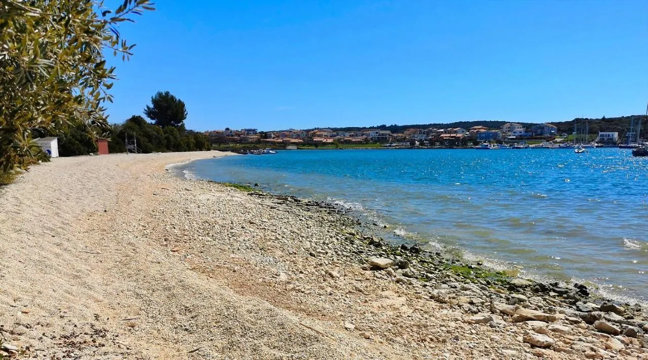 Lejlighed Black Pearl - Luxury Seaside App With Pool & Bbq, Istra Banjole