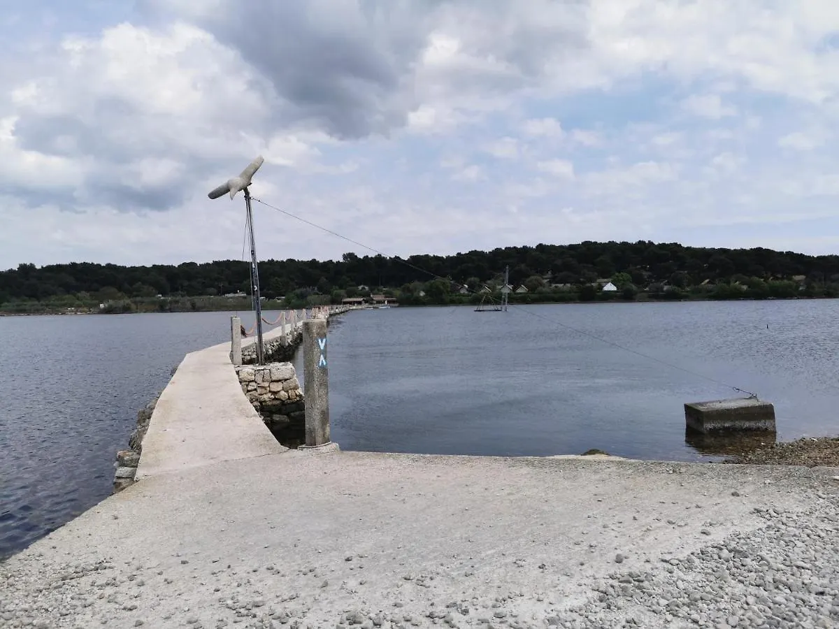 Black Pearl - Luxury Seaside App With Pool & Bbq, Istra Banjole 0*,